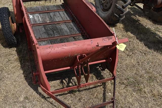 Image of International Harvester 100 equipment image 4