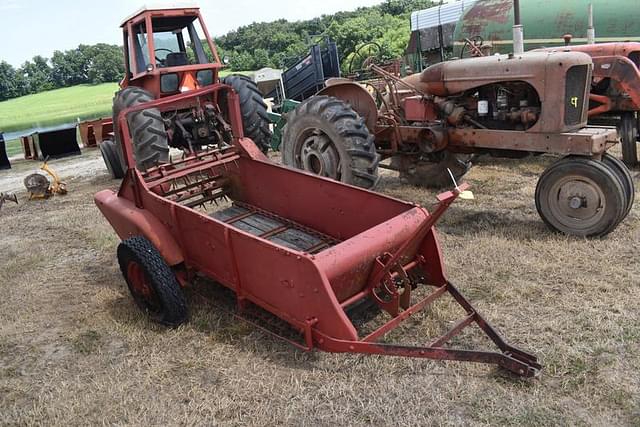 Image of International Harvester 100 equipment image 2