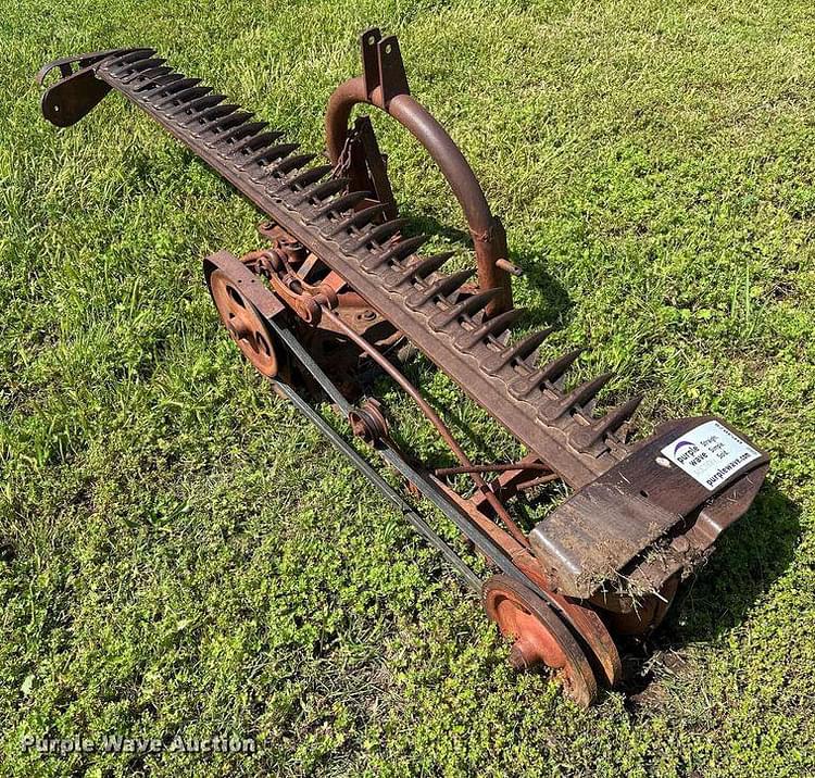 Main image International Harvester 100 4