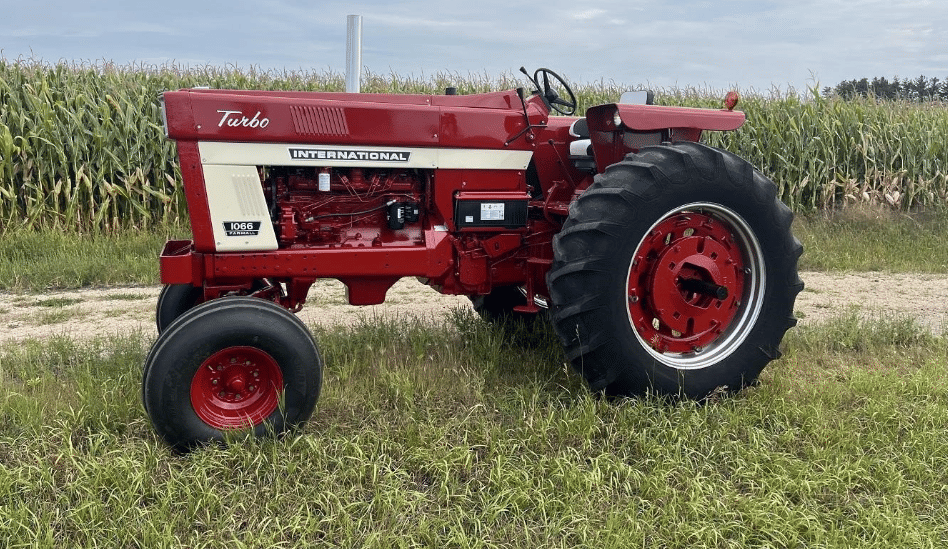 Main image International Harvester 1066