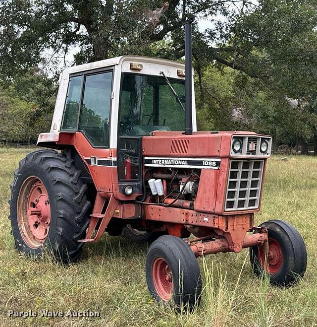 Image of International Harvester 1086 equipment image 2