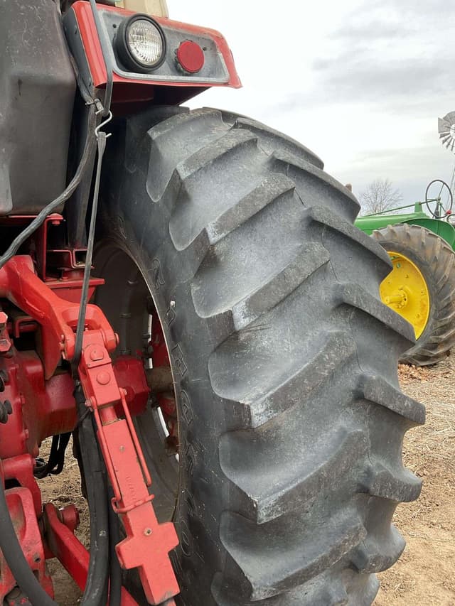 Image of International Harvester 1086 equipment image 4