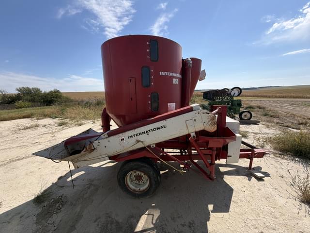 Image of International Harvester 1150 equipment image 3