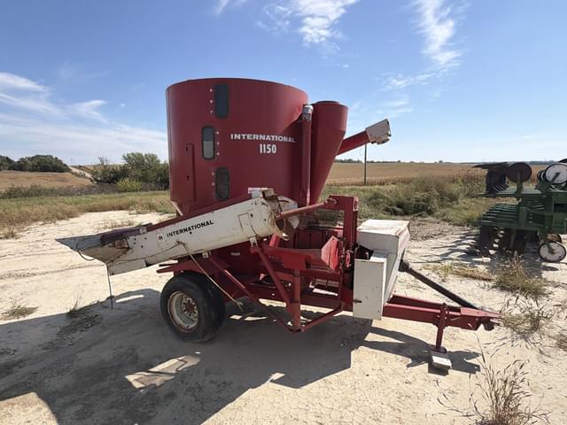Image of International Harvester 1150 equipment image 1
