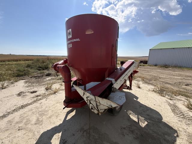 Image of International Harvester 1150 equipment image 4