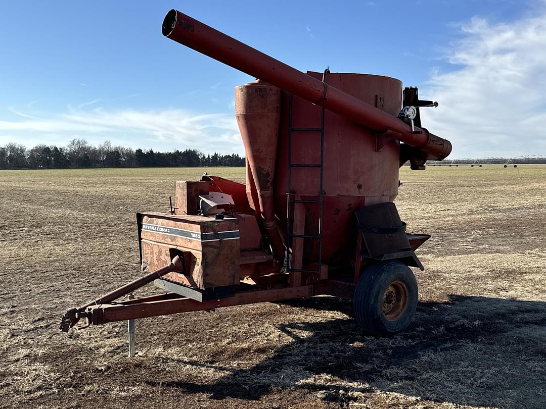 Image of International Harvester 1250 Primary image