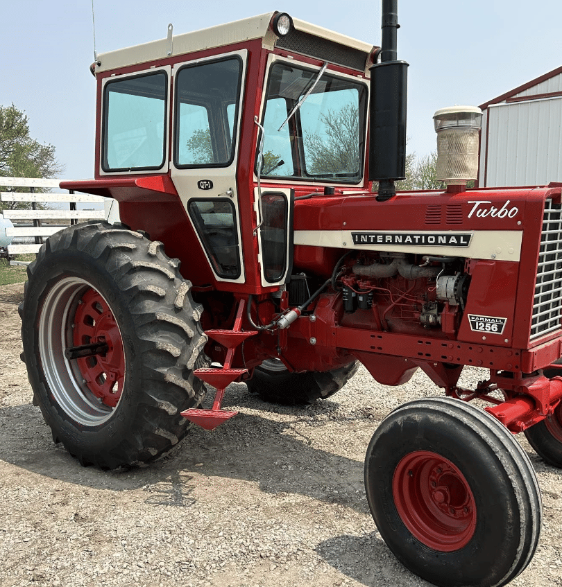 Main image International Harvester 1256