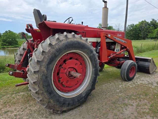 Image of International Harvester 1466 equipment image 3