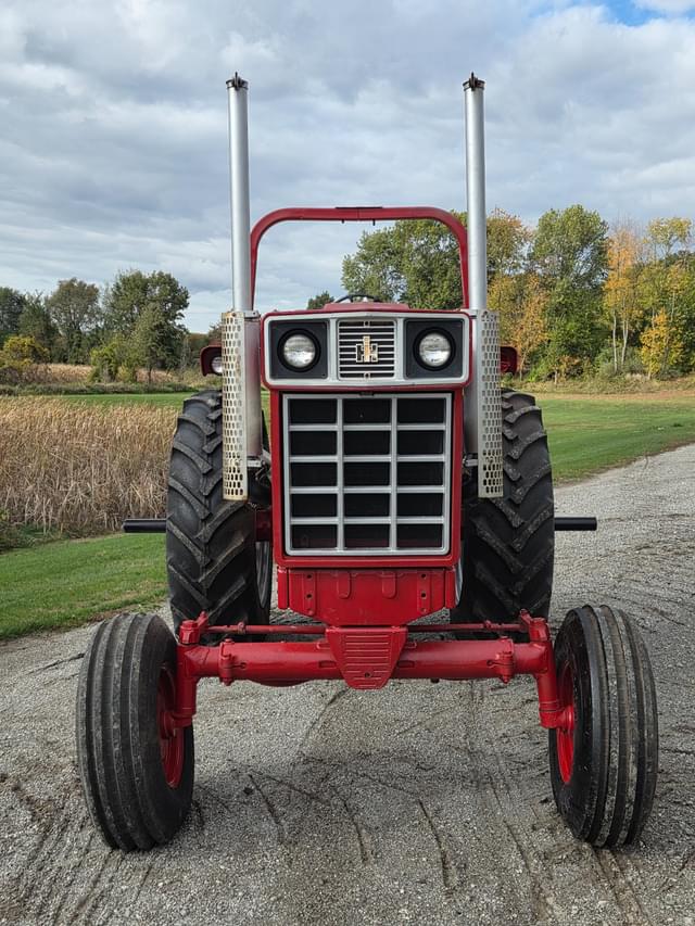Image of International Harvester 1468 equipment image 1