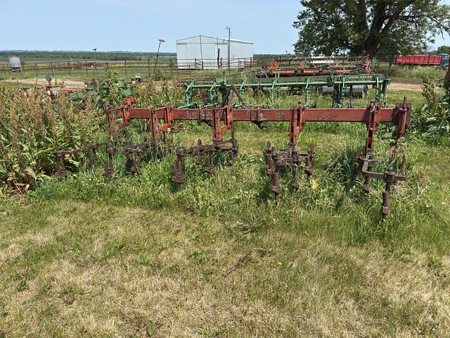 Image of International Harvester 153 equipment image 3