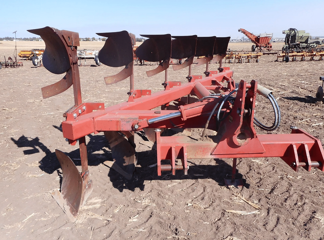 Image of International Harvester 165 Primary Image