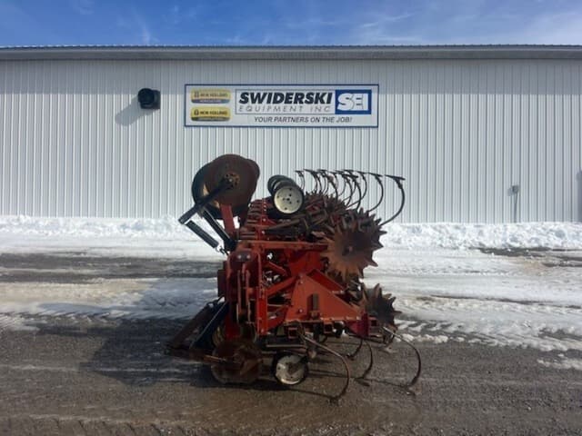 Image of International Harvester 183 equipment image 1