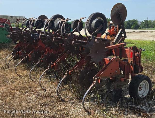 Image of International Harvester 183 equipment image 4