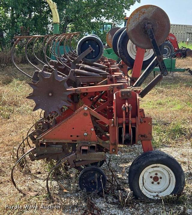 Image of International Harvester 183 equipment image 3