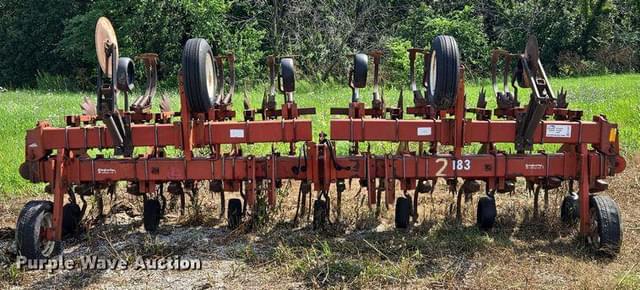 Image of International Harvester 183 equipment image 1