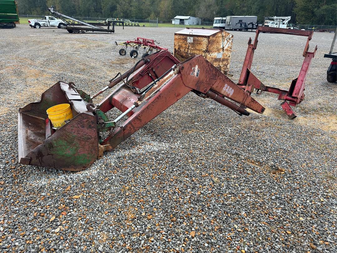 Image of International Harvester 2350 Primary image