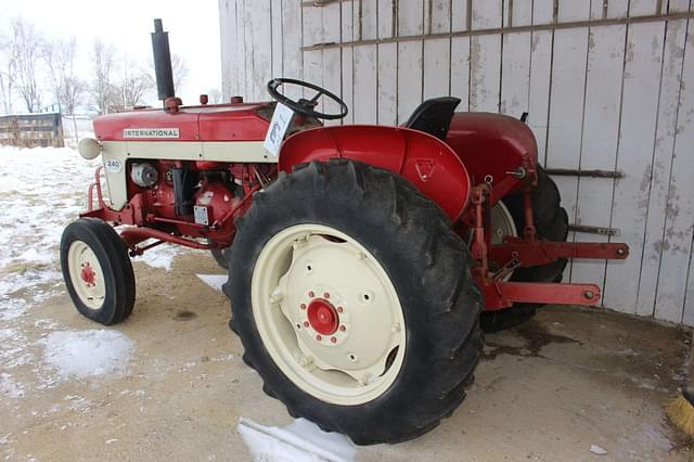 Image of International Harvester 240 equipment image 2