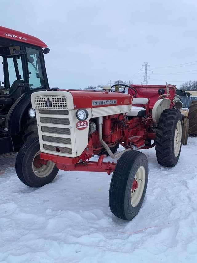Image of International Harvester 240 equipment image 1
