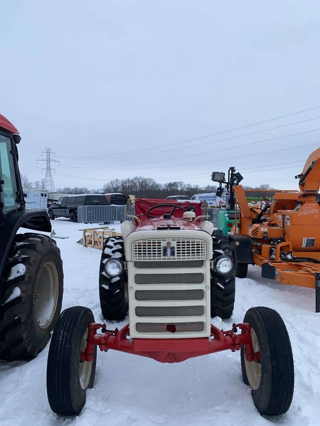 Image of International Harvester 240 equipment image 4