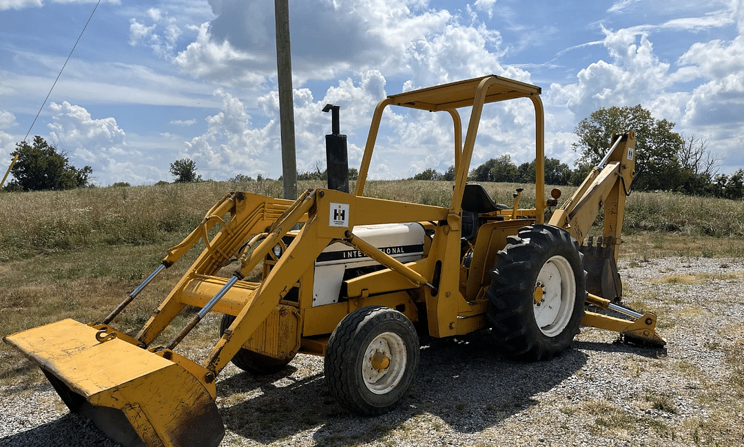 Image of International Harvester 2400B Primary image