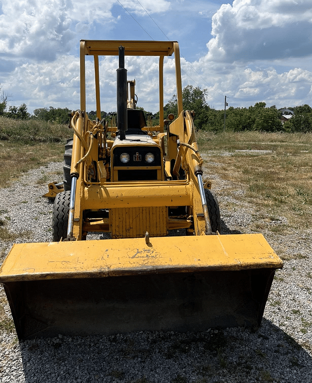 Image of International Harvester 2400B equipment image 1