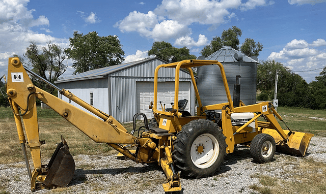 Image of International Harvester 2400B equipment image 3