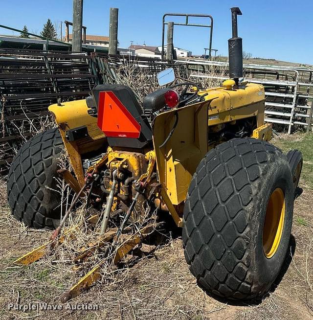 Image of International Harvester 2444 equipment image 4