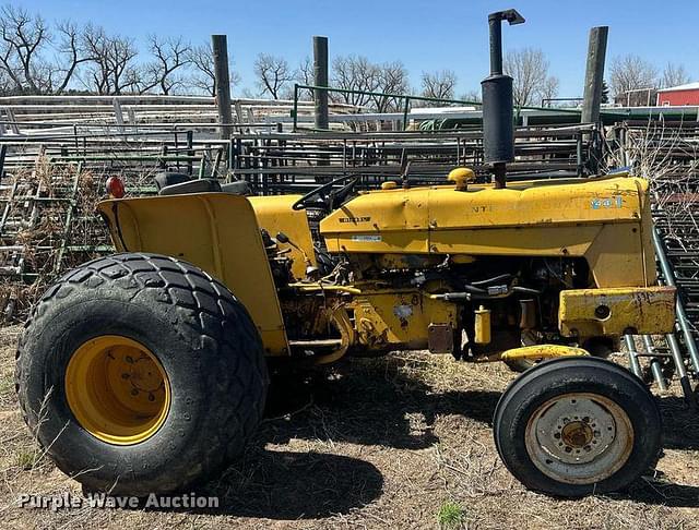 Image of International Harvester 2444 equipment image 3