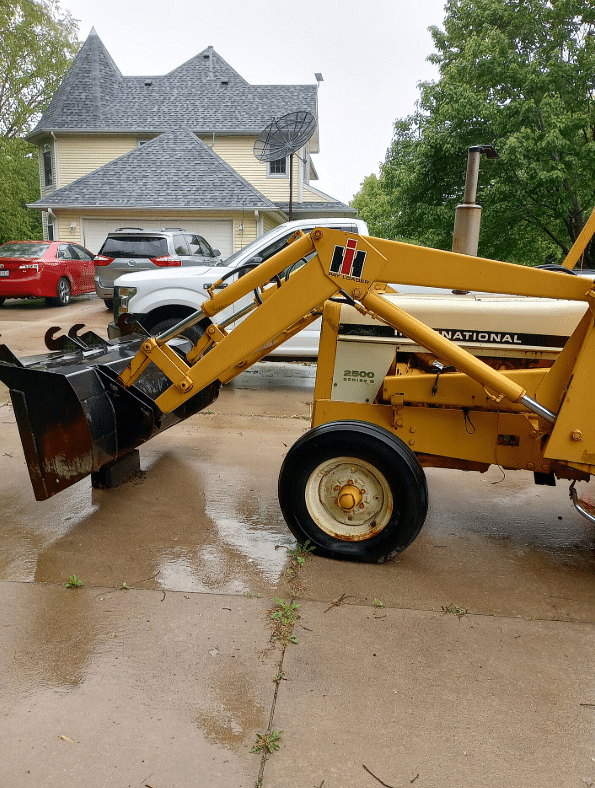 Image of International Harvester 2500B equipment image 1