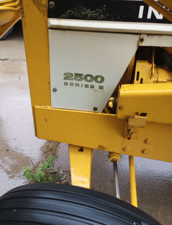 Image of International Harvester 2500B equipment image 2