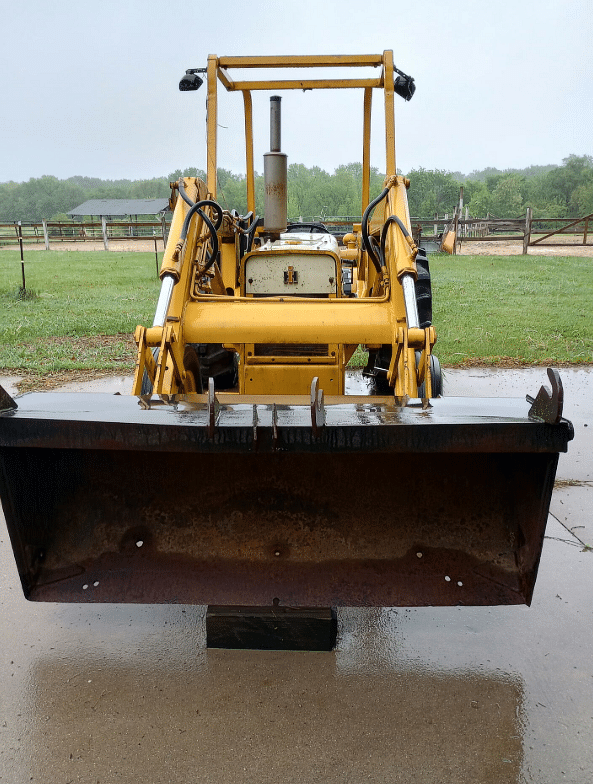 Image of International Harvester 2500B equipment image 4