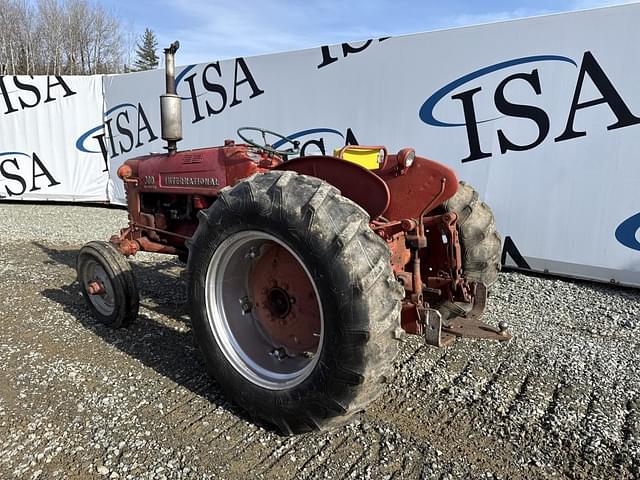 Image of International Harvester 300 equipment image 2