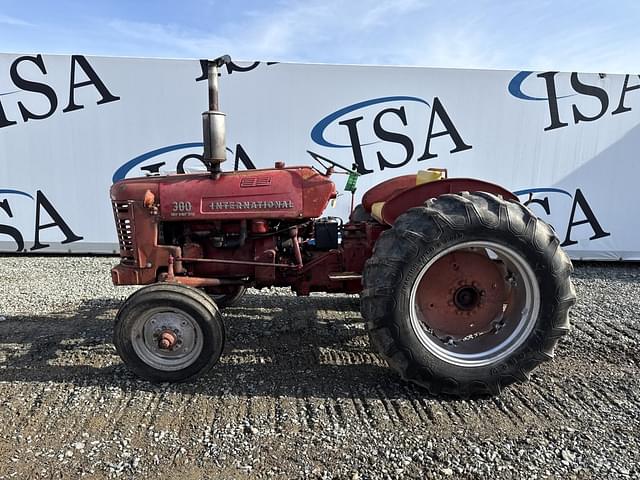 Image of International Harvester 300 equipment image 1