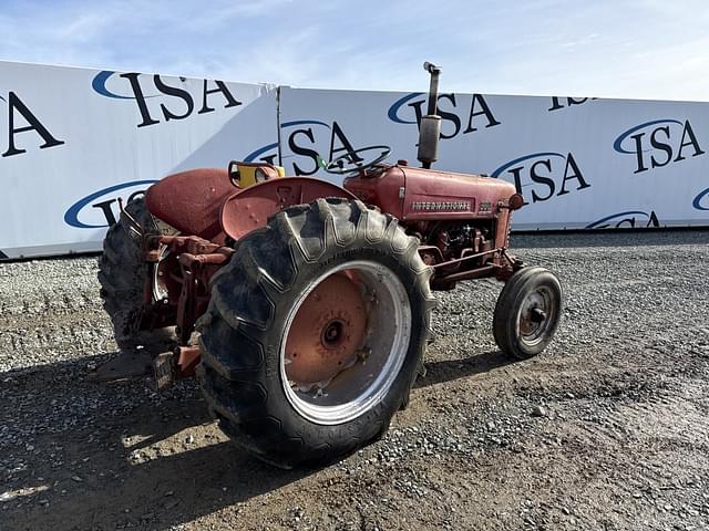 Image of International Harvester 300 equipment image 4