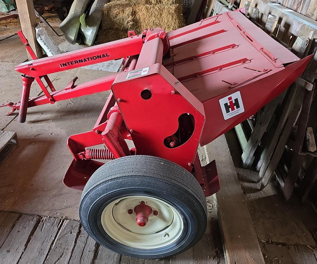 Image of International Harvester 33 Image 1