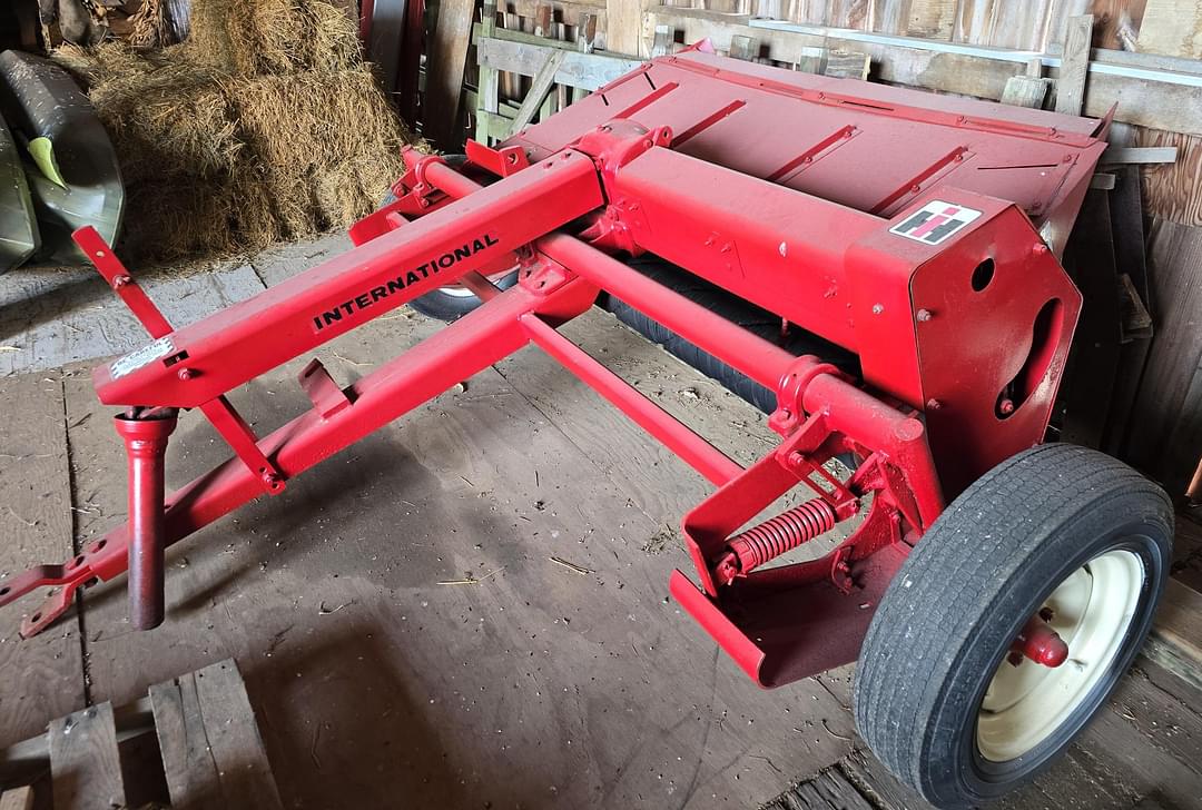 Image of International Harvester 33 Image 0