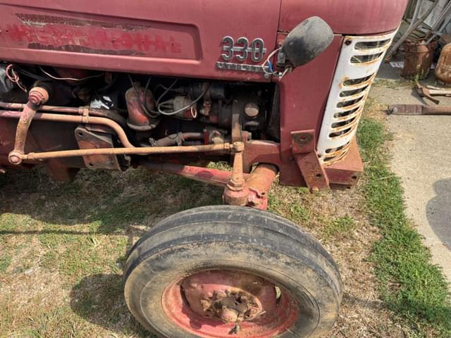 Image of International Harvester 330 equipment image 1