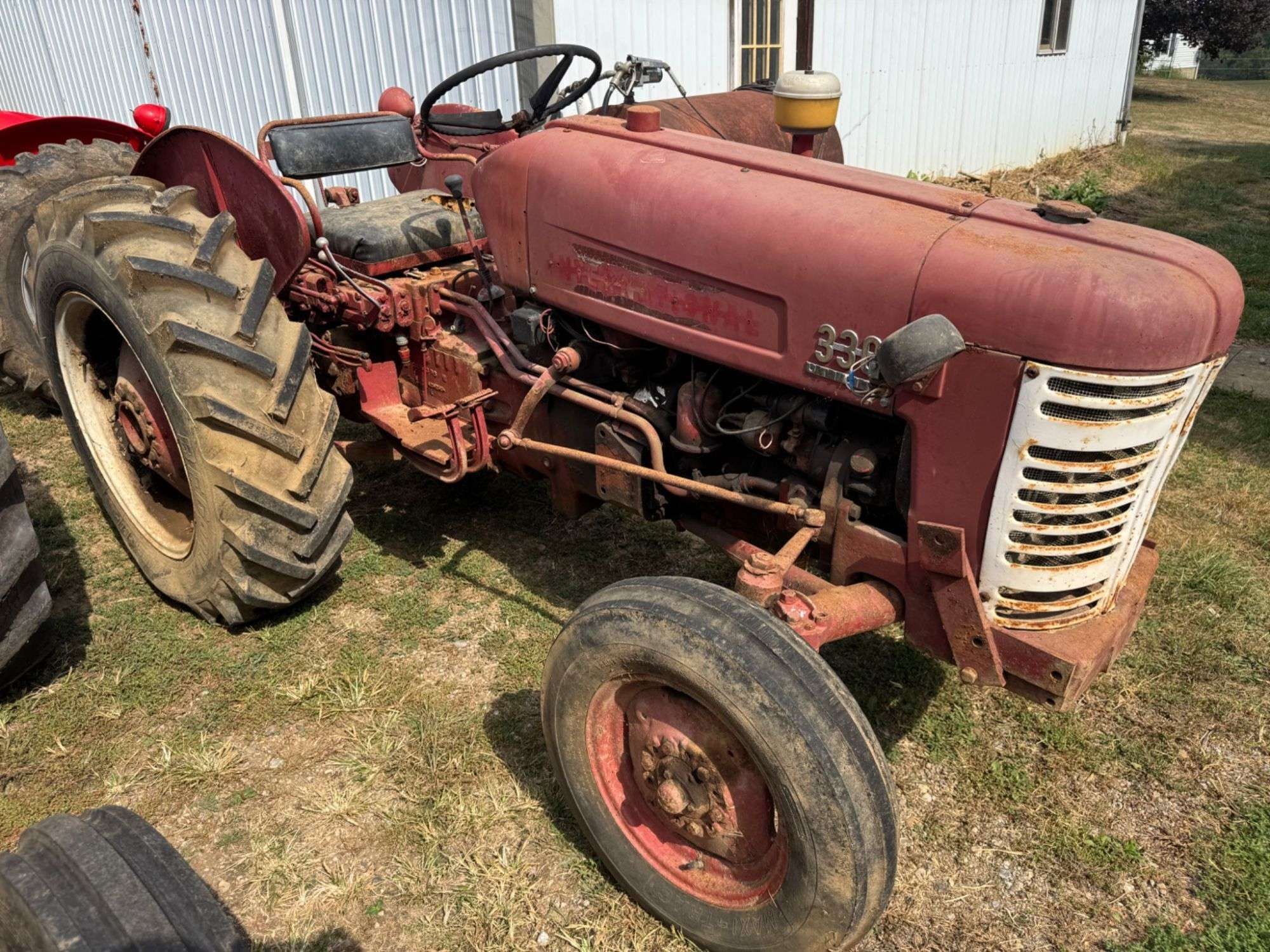 International Harvester 330 Equipment Image0