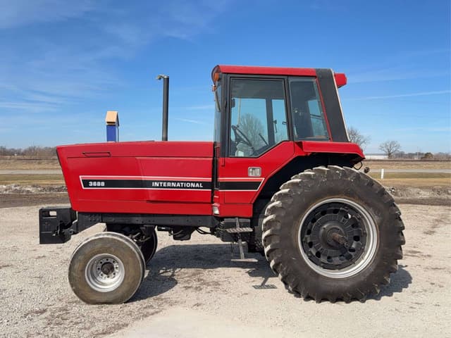 Image of International Harvester 3688 equipment image 1