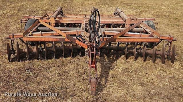 Image of International Harvester 370 equipment image 1