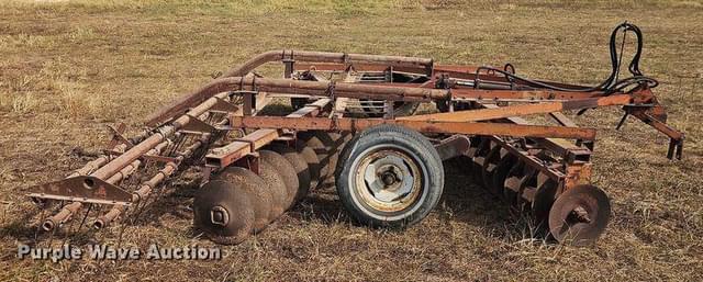 Image of International Harvester 370 equipment image 3