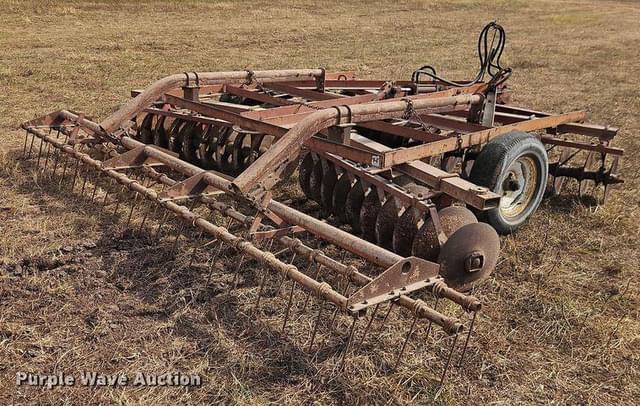 Image of International Harvester 370 equipment image 4
