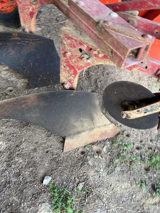 Image of International Harvester 420 equipment image 2