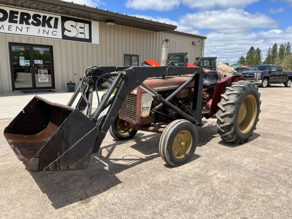 1966 International Harvester 424 Equipment Image0
