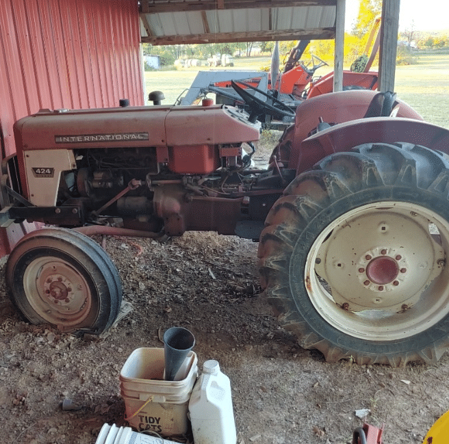 Image of International Harvester 424 Primary image