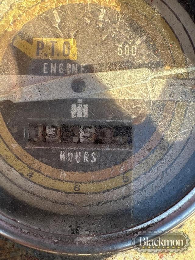 Image of International Harvester 424 equipment image 4