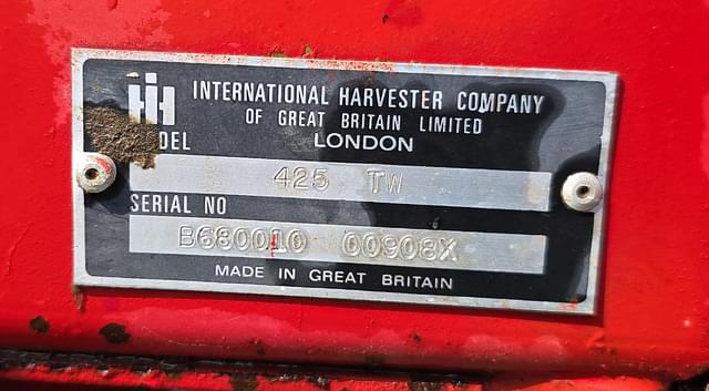 Image of International Harvester 425 equipment image 3