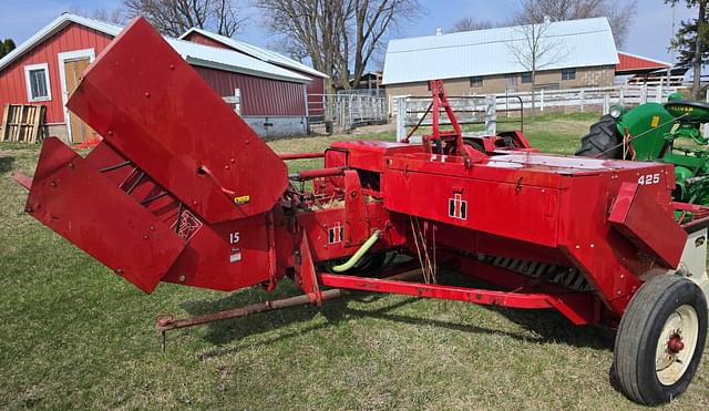 Image of International Harvester 425 equipment image 4