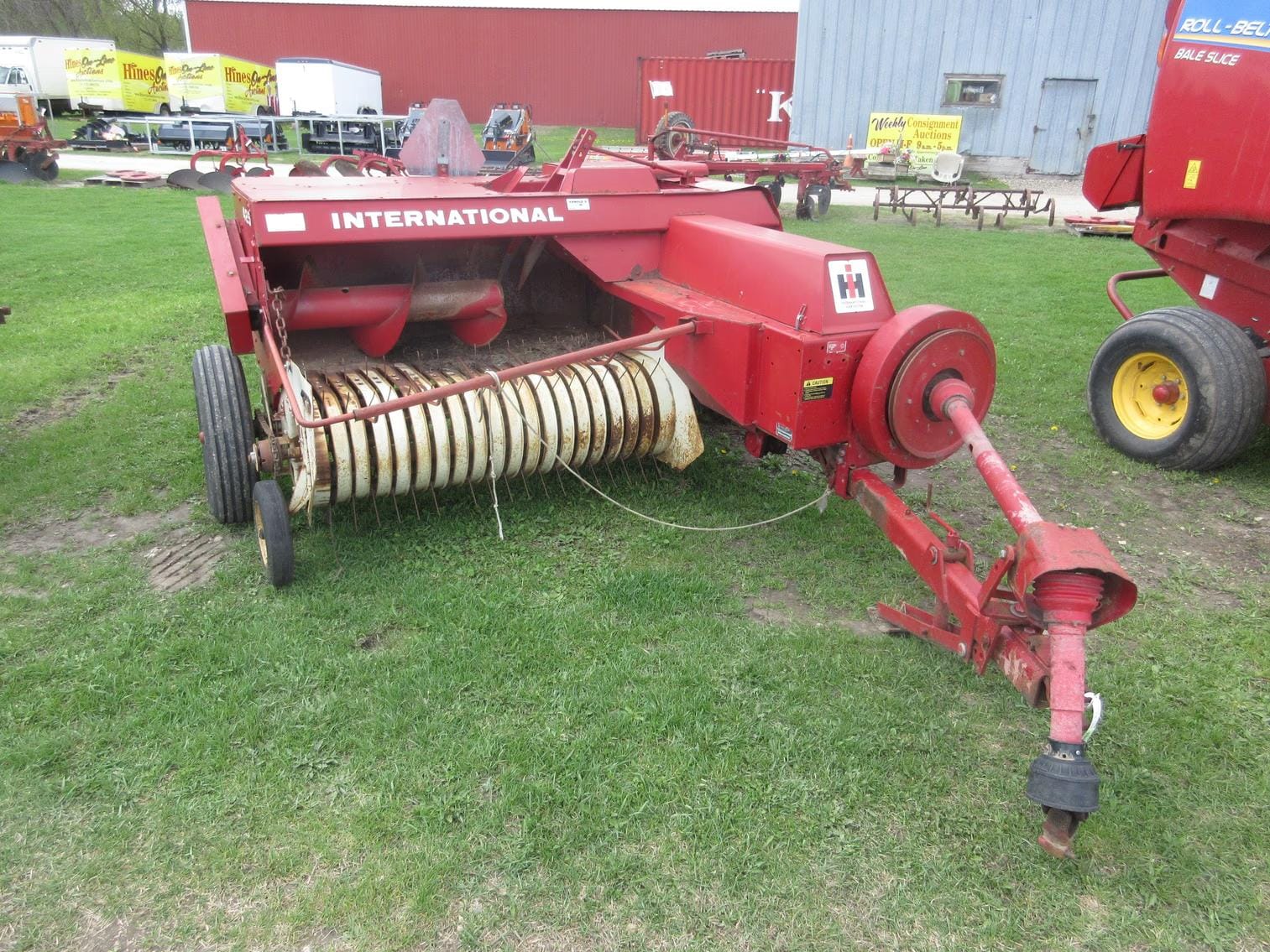 International Harvester 425 Equipment Image0