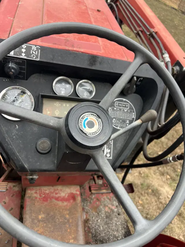 Image of International Harvester 484 equipment image 1